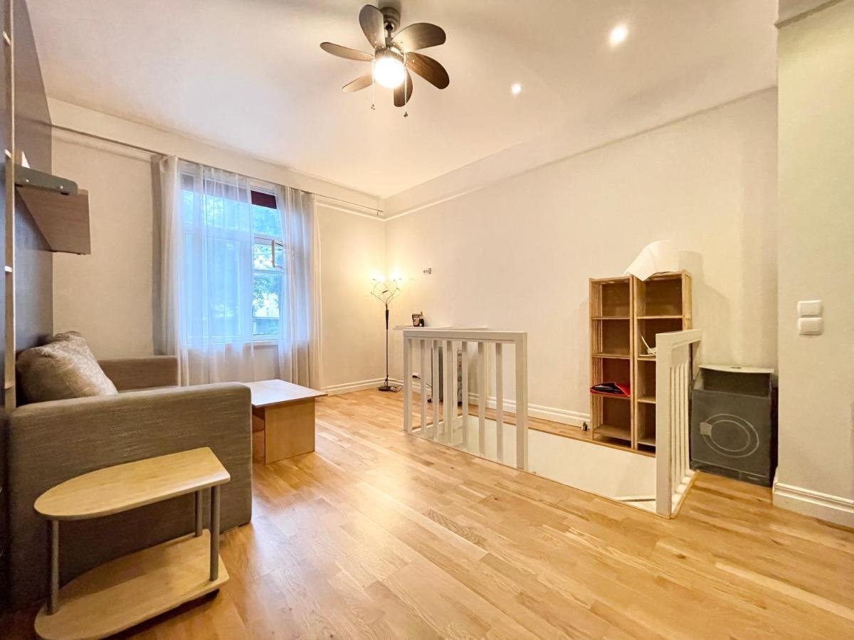 タリンCosy Studio In Historical Building. City Centerアパートメント エクステリア 写真